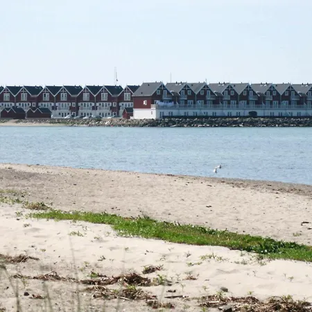 Daire 8 Person Holiday In
